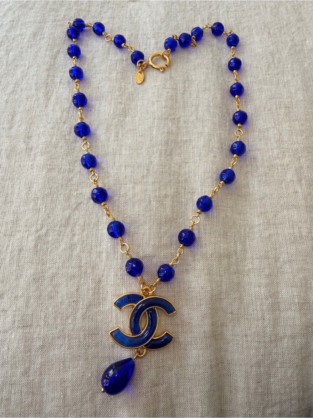 💙Vintage CHANEL Cobalt Blue Beaded CC Drop Necklace with Gold-Tone Chain✨